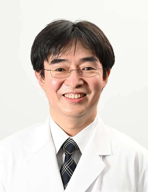 山崎 雄特定准教授の顔写真です